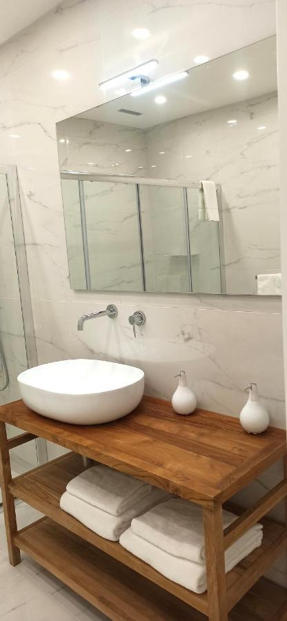 Elegant Basement Suite 오로세 외부 사진