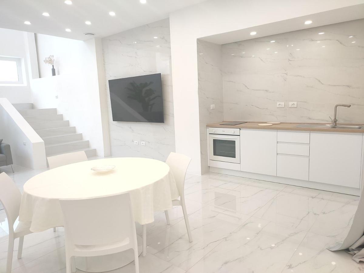 Elegant Basement Suite 오로세 외부 사진